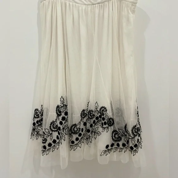 OSCAR DE LA RENTA WHITE BLACK TULLE RUNWAY DESIGNER SKIRT WAIST 34” SZ 12
ZIPPER - Picture 3 of 8